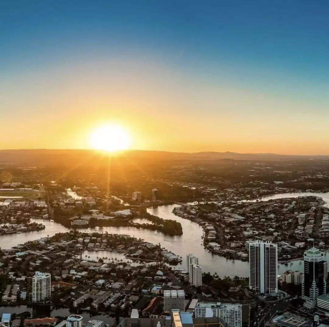 冲浪淘汰赛，塞北铁骑队与洞庭海豚队鏖战，VAR改判成焦点！黑马成最大惊喜的简单介绍-爱游戏体育app