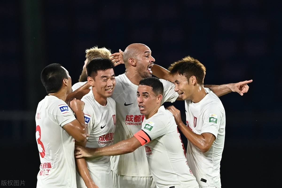  中超倒计时；雷恩集结日内部沟通；细节引发关注；气氛紧张；阵容厚度经受考验