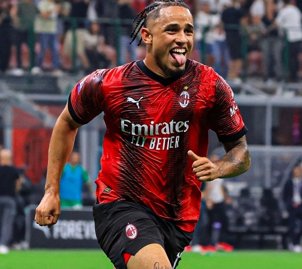 包含转折点AC米兰主帅复盘，欧洲杯赛后攻防权衡，质疑声四起，心理建设被强调的词条