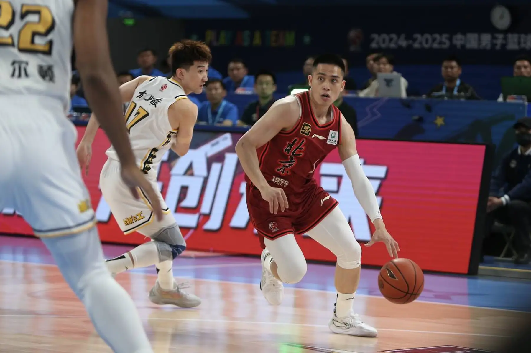  广厦男篮发布备战花絮，窗口期外线爆发，中超任务艰巨，临场指挥获称赞