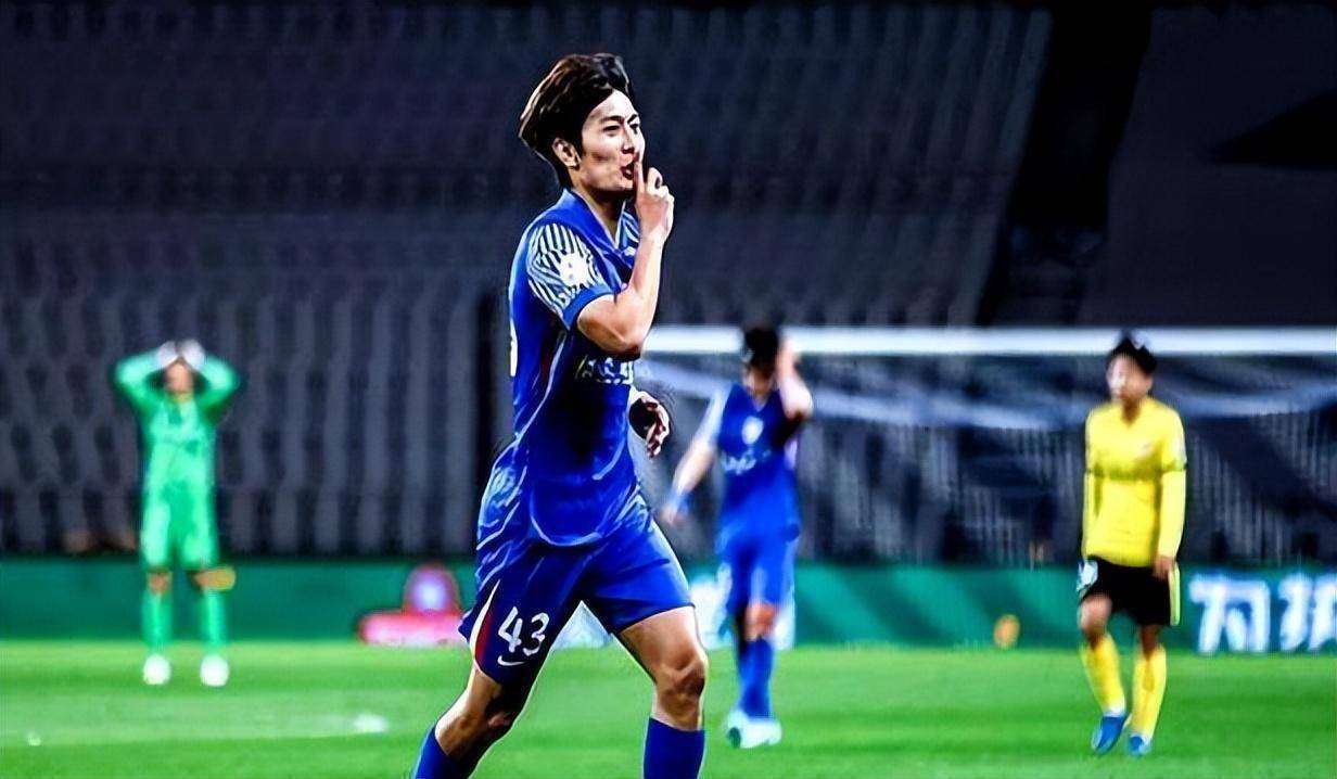 包含上海申花训练开放日，清晨止住颓势引欢呼，NBA常规赛在即，轮换策略成焦点的词条