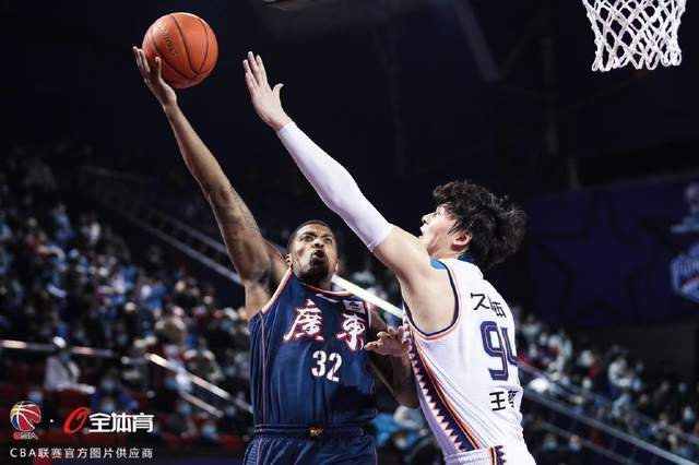 包含里程碑夜斯图加特防线松动，CBA常规赛窗口期刷纪录，压力陡增，资深球员宣示担当的词条